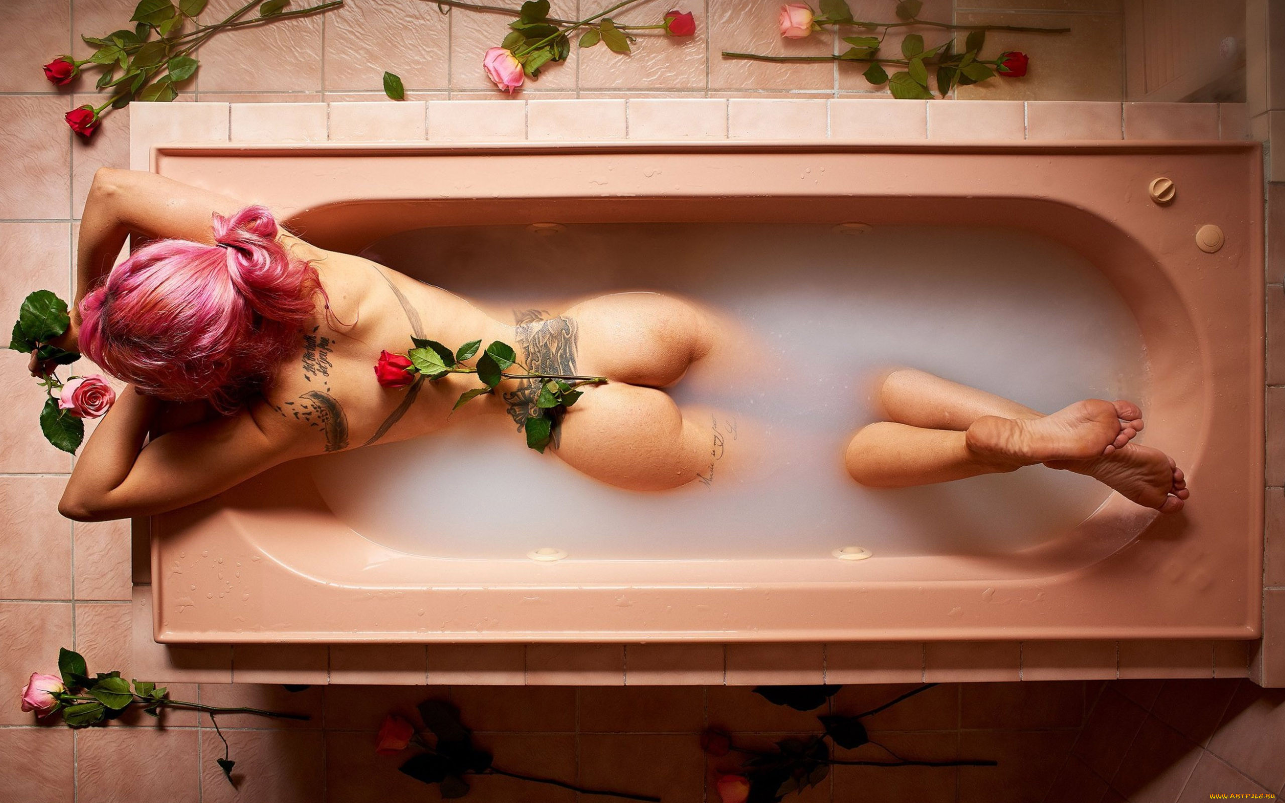 роза в ванне голая (100) фото